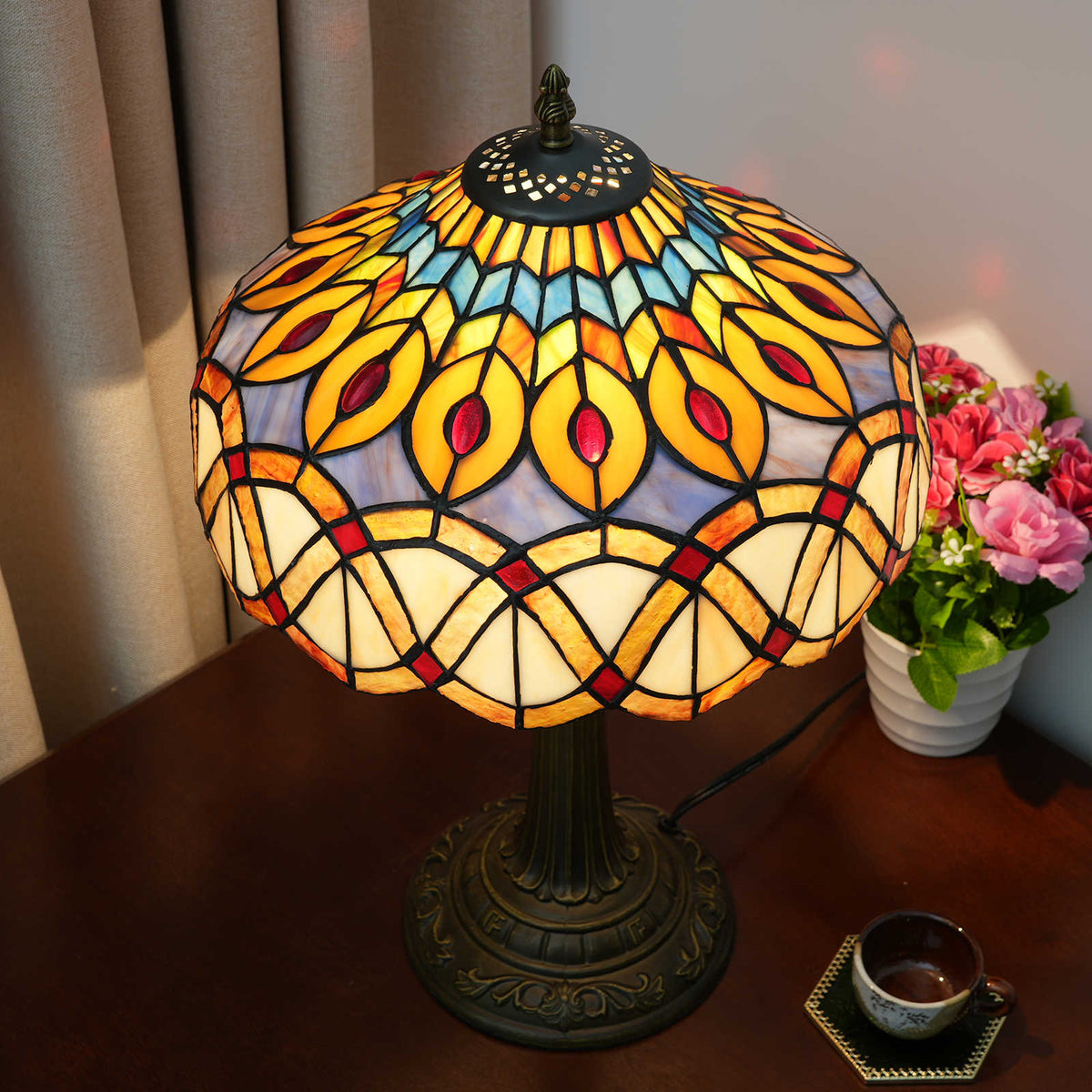 Lampe de Table Tiffany en Vitrail et Pied Bronze Vieilli