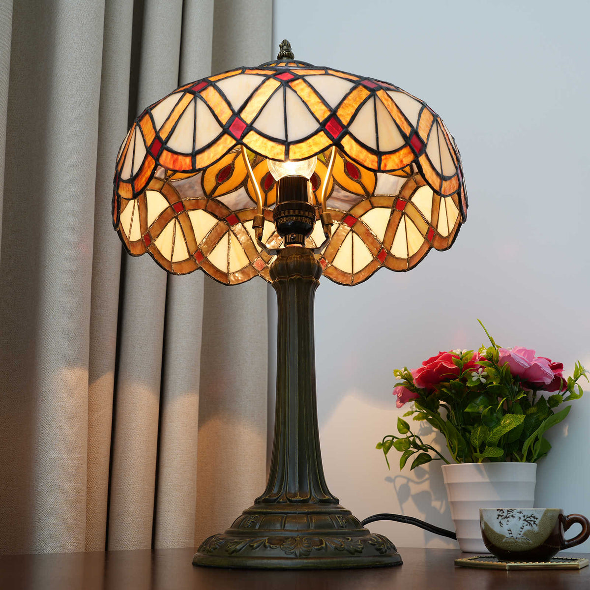 Lampe de Table Tiffany en Vitrail et Pied Bronze Vieilli