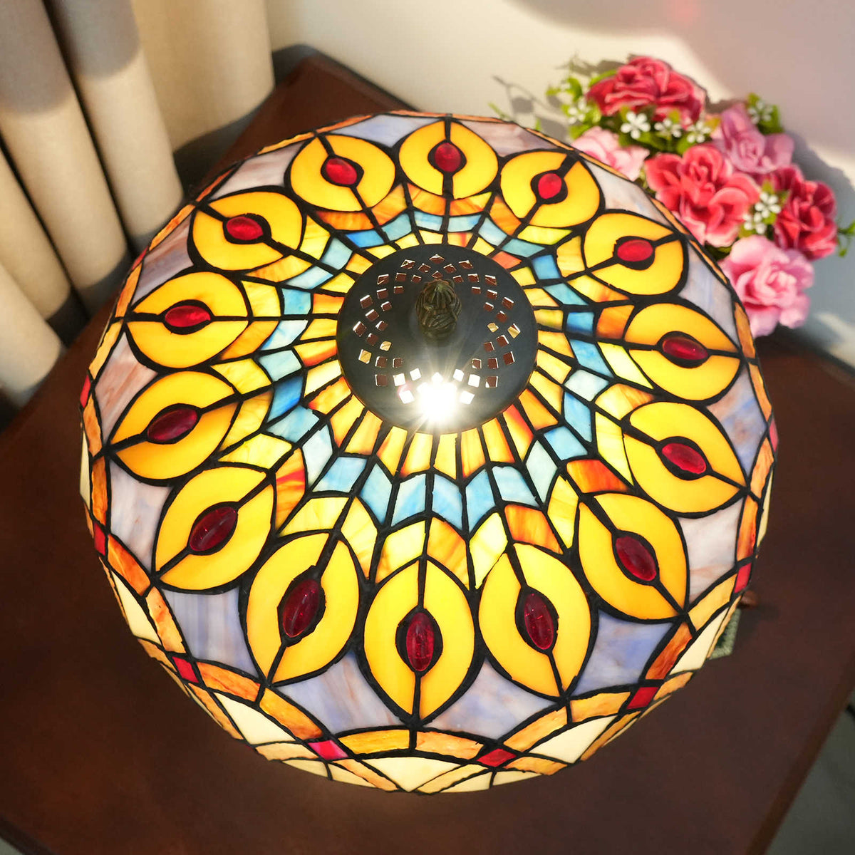 Lampe de Table Tiffany en Vitrail et Pied Bronze Vieilli