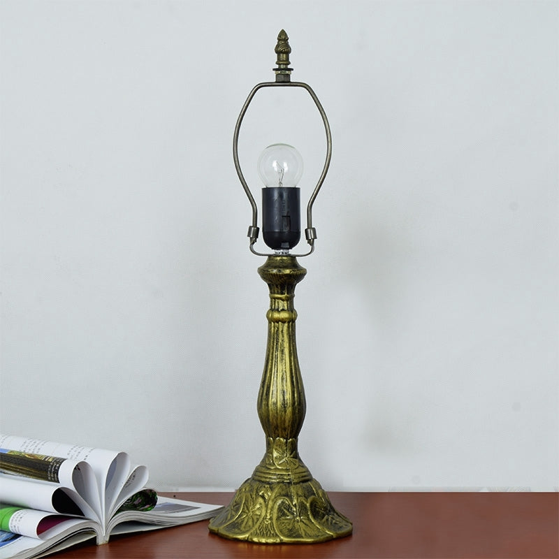 Lampe de Table Tiffany en Verre Scallopé et Bronze Vieilli