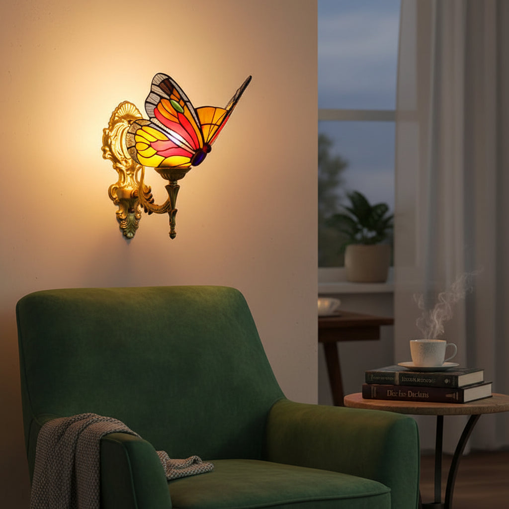 Applique Murale Papillon en Vitrail Style Tiffany Ornée