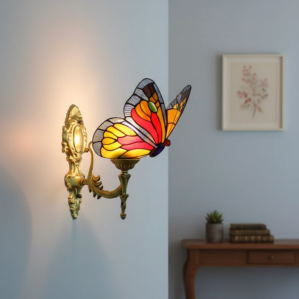Applique Murale Papillon en Vitrail Style Tiffany Ornée