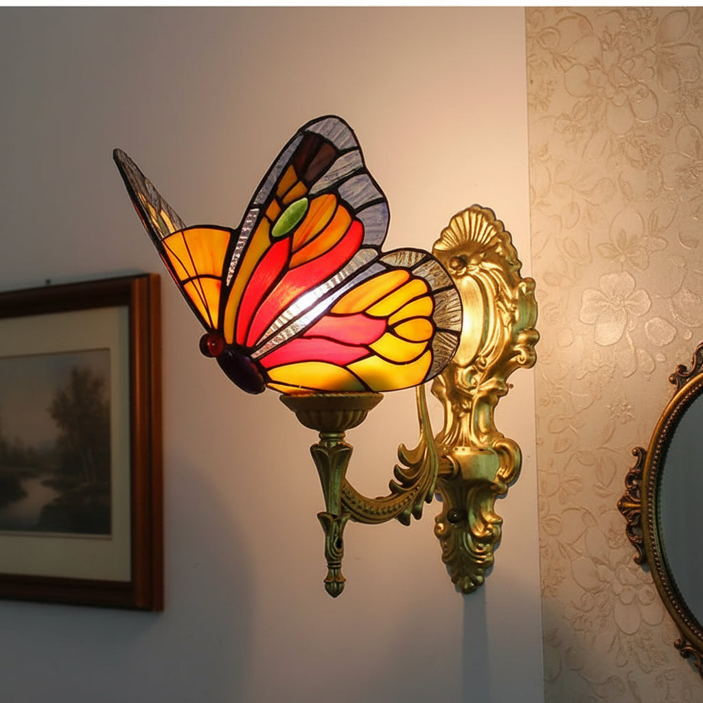 Applique Murale Papillon en Vitrail Style Tiffany Ornée