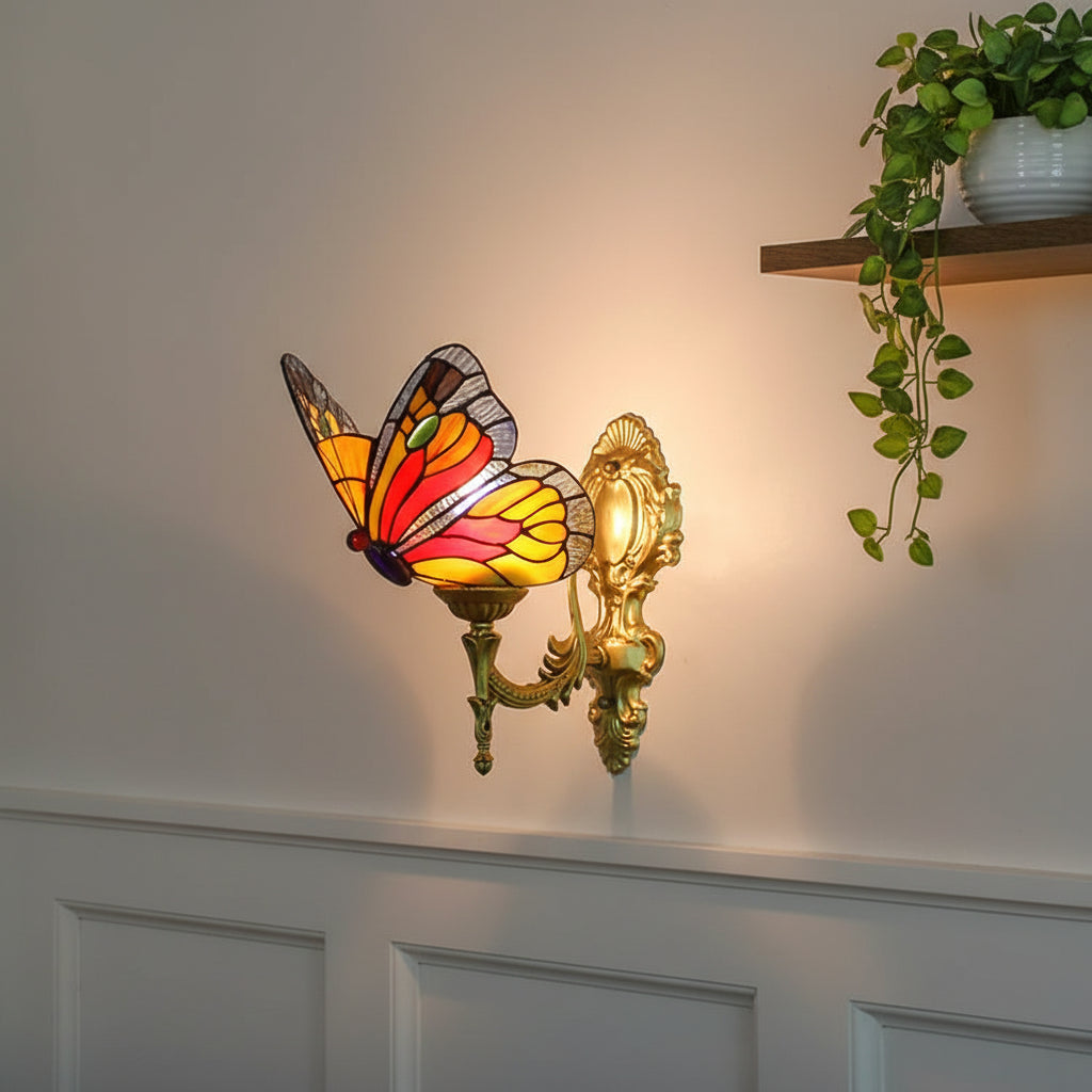 Applique Murale Papillon en Vitrail Style Tiffany Ornée