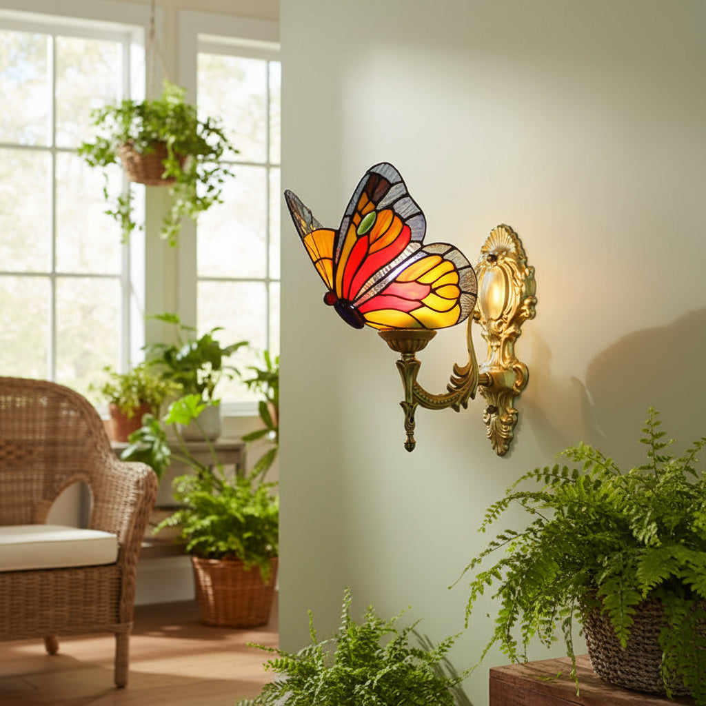 Applique Murale Papillon en Vitrail Style Tiffany Ornée
