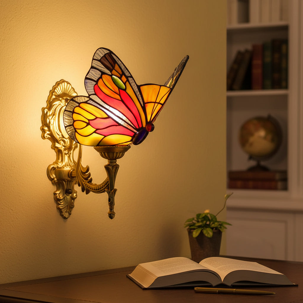 Applique Murale Papillon en Vitrail Style Tiffany Ornée